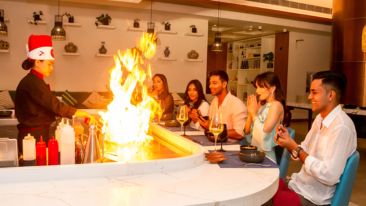 LES INCONTOURNABLES  / Savourer l'art du Teppanyaki : un voyage culinaire au Méridien Mauritius